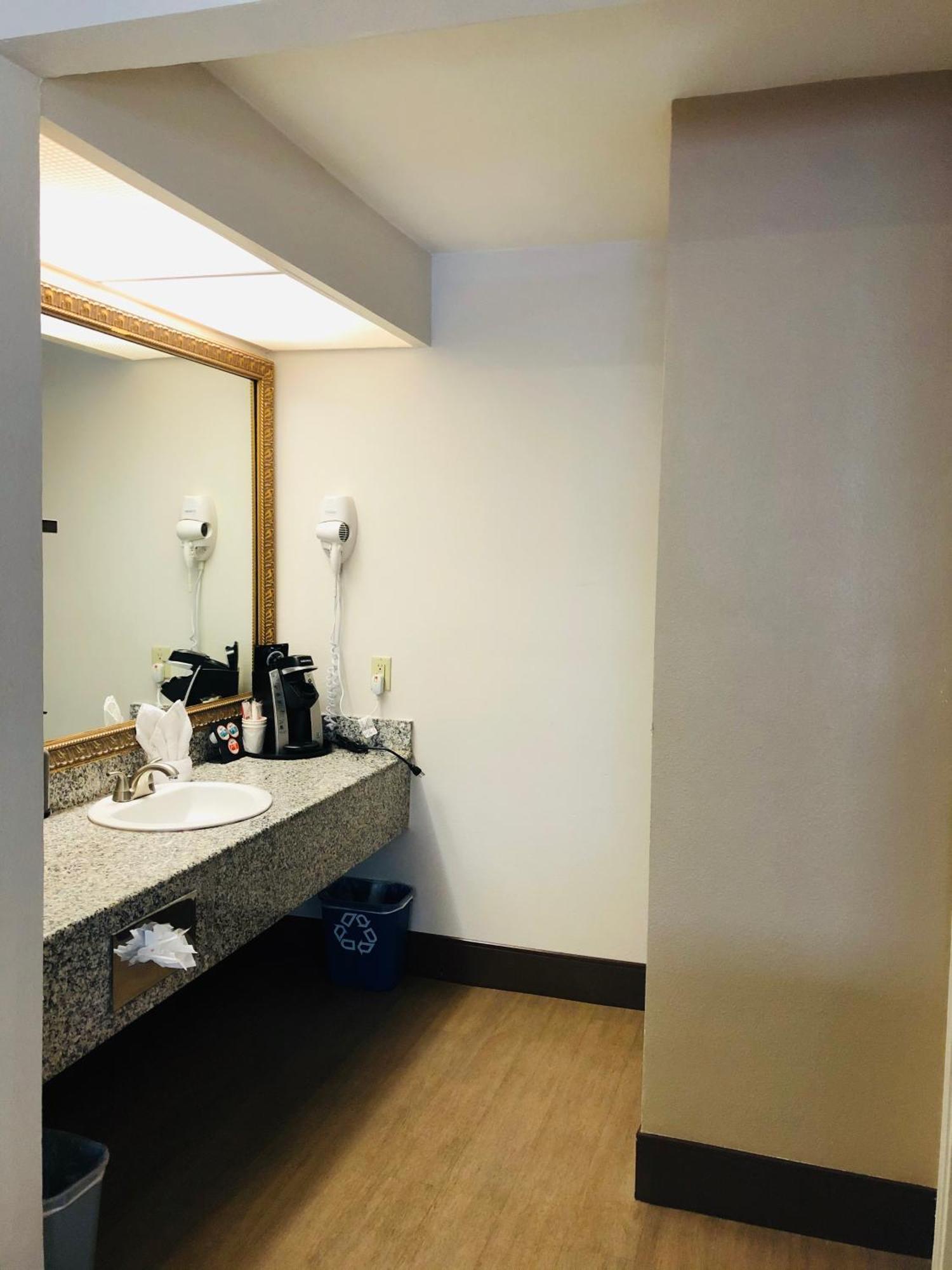 Stanford Inn & Suites Anaheim Luaran gambar